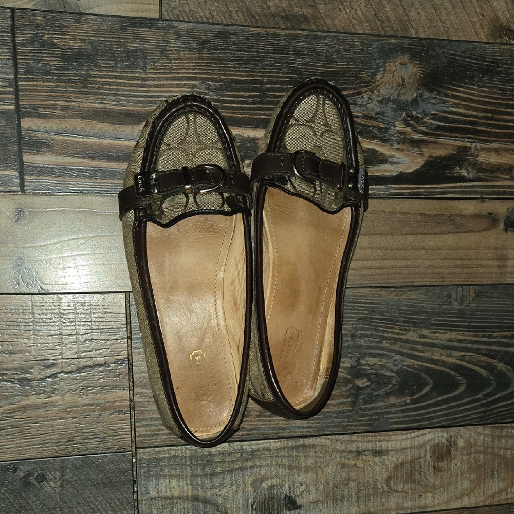 Coach Brown Flats Timeless Design